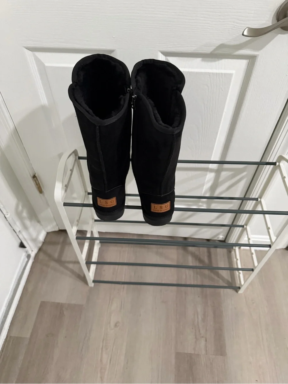 Women’s Black Mid-Calf Winter Boots with Plush Lining